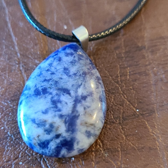 -Solidate Necklace - Picture 2 of 2